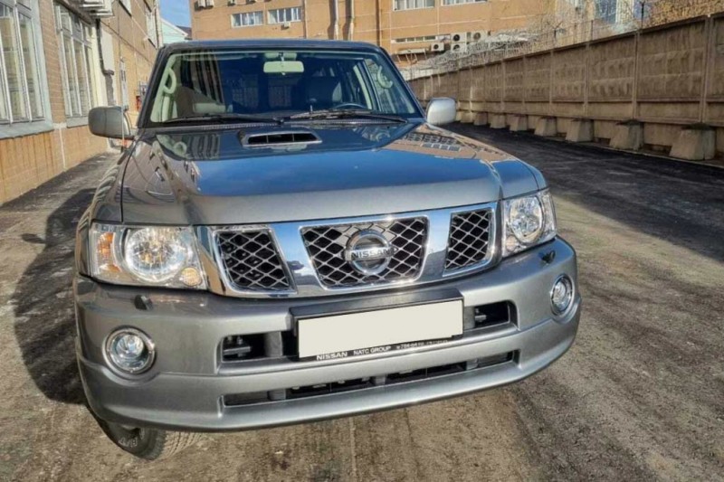 Простоявший 13 лет в гараже Nissan Patrol Y61 владелец хочет продать за 5,5 млн