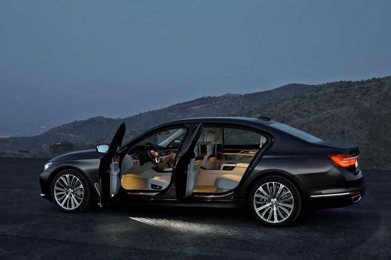 Обзор флагманской BMW 7 Series 2021: комплектации и цены, фото в новом кузове