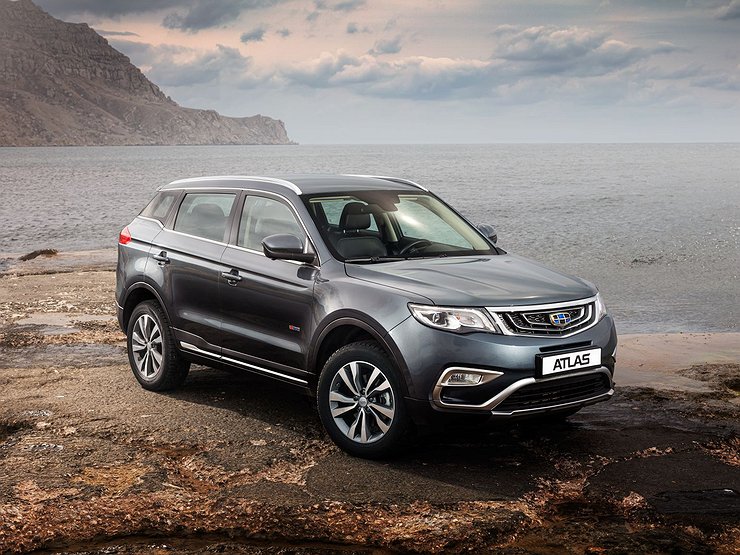Китайцы лихорадочно распродают в России остатки кроссоверов Geely Atlas