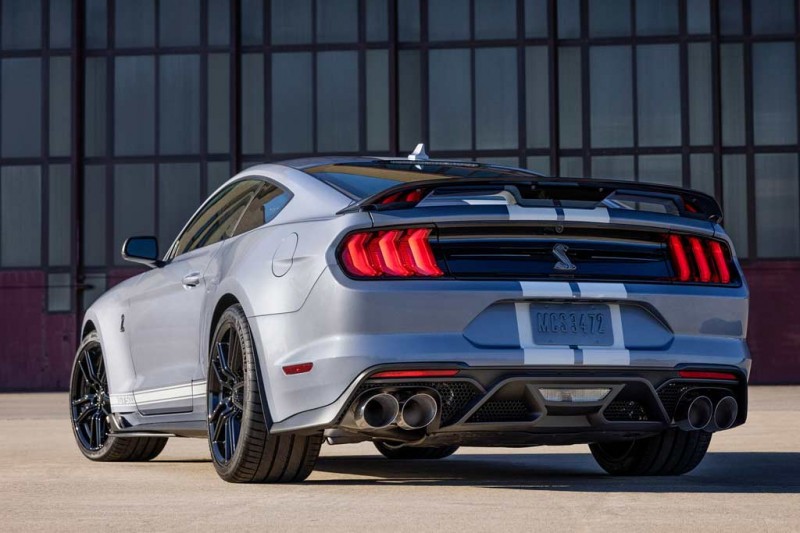 Ford представил спецверсию Shelby GT500 Heritage с полосками за 870 000 рублей