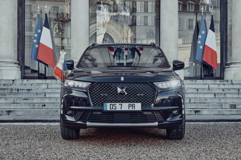 Для президента Франции подготовили удлиненный DS 7 Crossback с бронированным кузовом