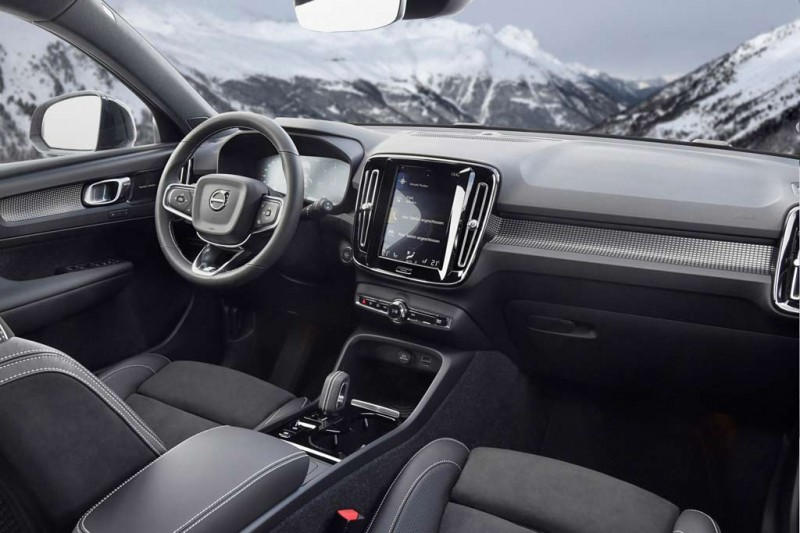 Недостатки Volvo XC40 2021: все минусы и плюсы по отзывам владельцев