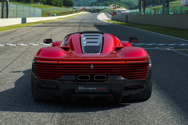 Итальянцы рассекретили лимитированный гиперкар Ferrari Daytona SP3