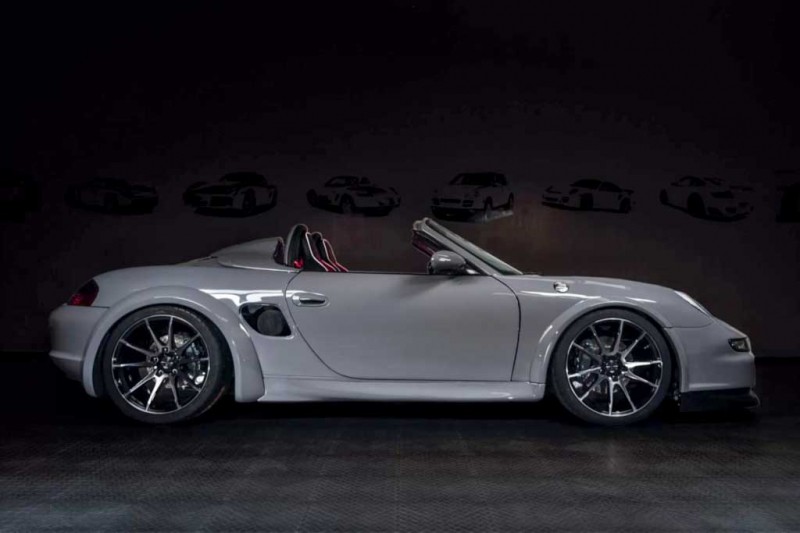 В продаже серьезно модифицированный Porsche Boxster 1997 года с 550-сильным движком