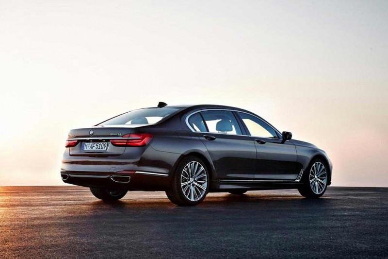 Обзор флагманской BMW 7 Series 2021: комплектации и цены, фото в новом кузове