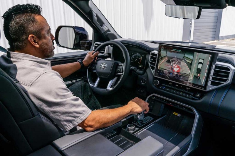 На пикапе Toyota Tundra дебютировала новая медиасистема Audio Multimedia