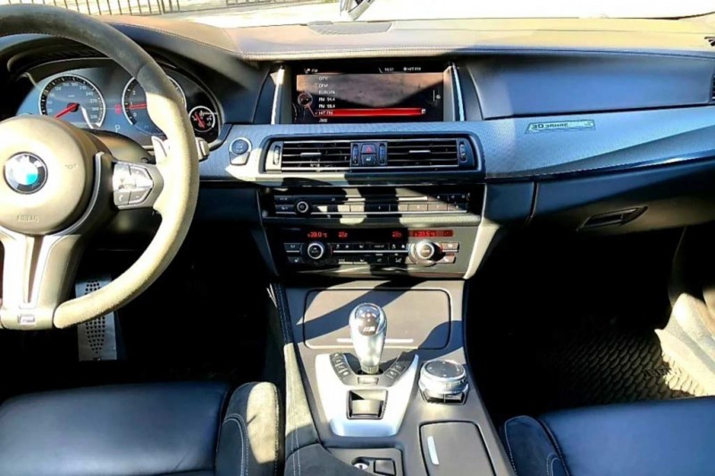 BMW M5 (F10) продают в Москве за невероятные ₽25 млн: продавец объяснил почему