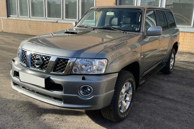Простоявший 13 лет в гараже Nissan Patrol Y61 владелец хочет продать за 5,5 млн