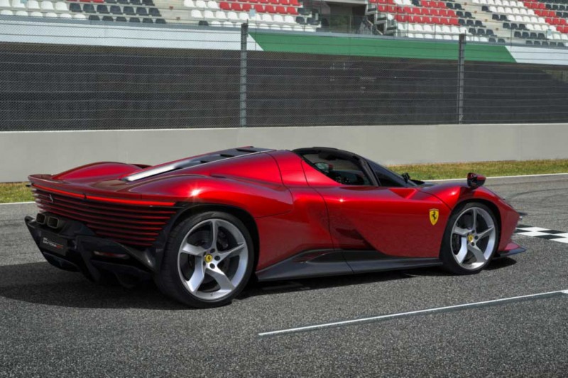 Итальянцы рассекретили лимитированный гиперкар Ferrari Daytona SP3