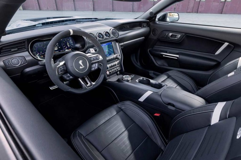 Ford представил спецверсию Shelby GT500 Heritage с полосками за 870 000 рублей