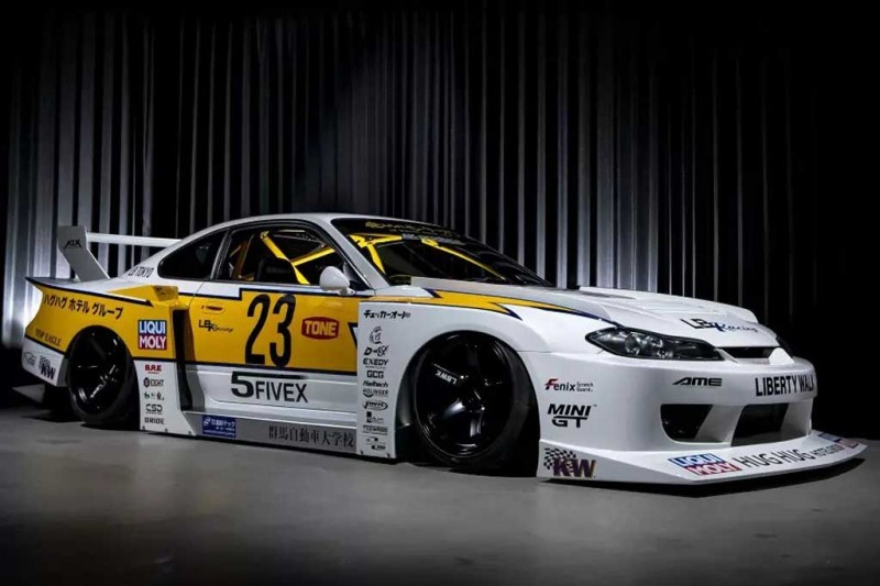 Nissan Silvia (S15) получил экстремальный обвес от Liberty Walk за 2 млн рублей