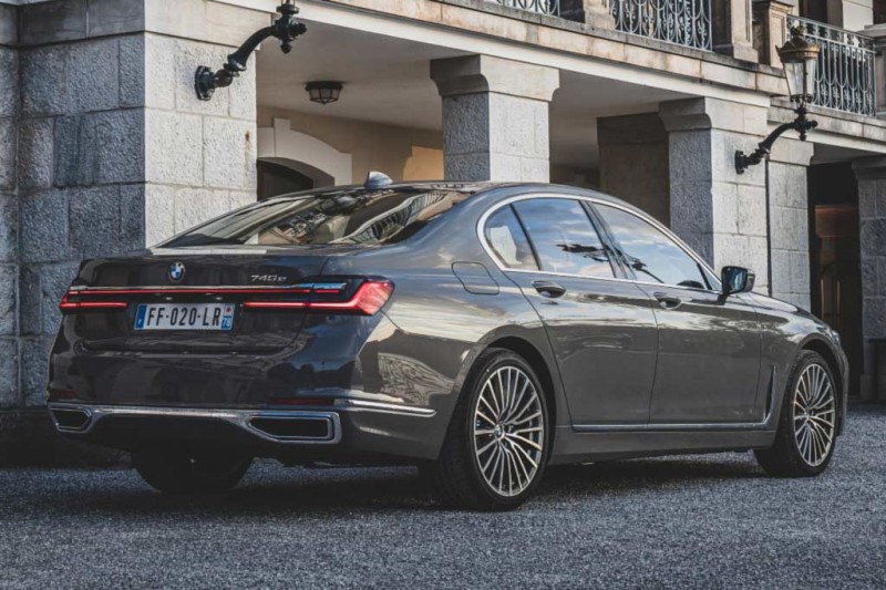 Обзор флагманской BMW 7 Series 2021: комплектации и цены, фото в новом кузове