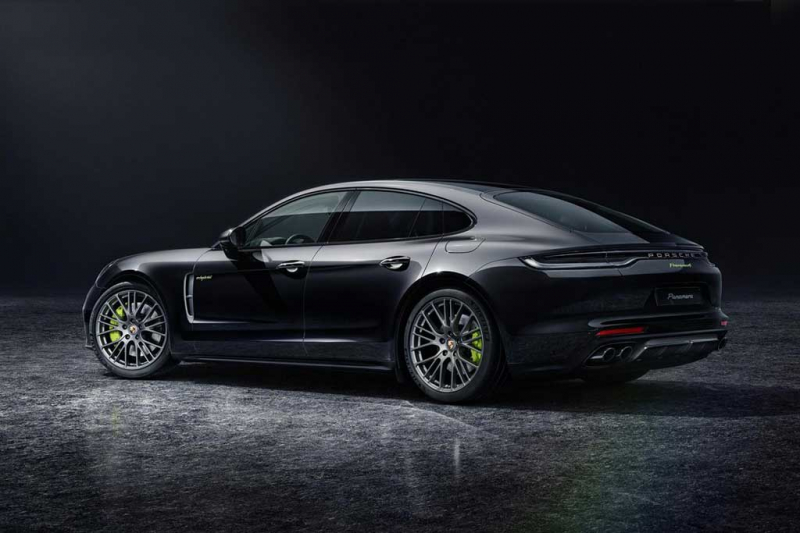 Для Porsche Panamera стала доступна «нафаршированная» версия Platinum Edition
