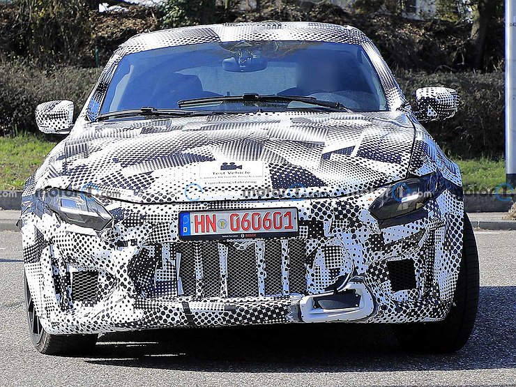 Кроссовер Ferrari Purosangue заметили на тестах