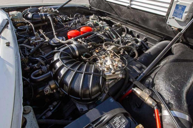 За переделанный в лимузин классический Ferrari 400i кто-то выложил $20 000