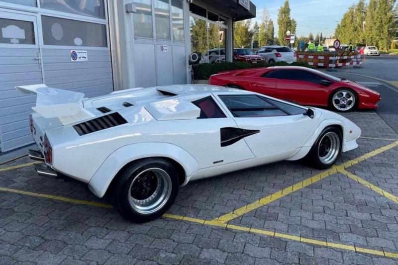 В продаже Lamborghini Countach за 6,9 млн рублей: от оригинала почти не отличить