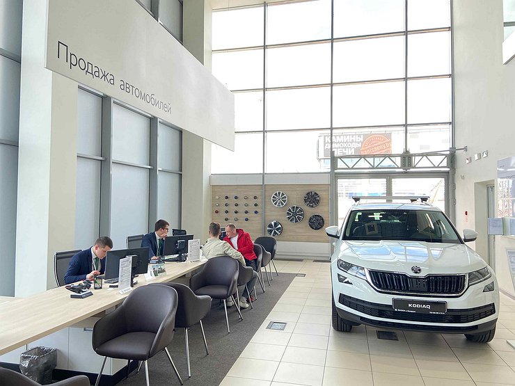 Почему россиянам не продают новые автомобили в автосалонах Белоруссии