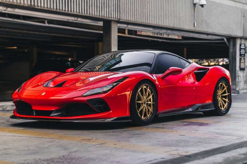 Доработанный Ferrari F8 Tributo от 1016 Industries удивил золотыми колесами