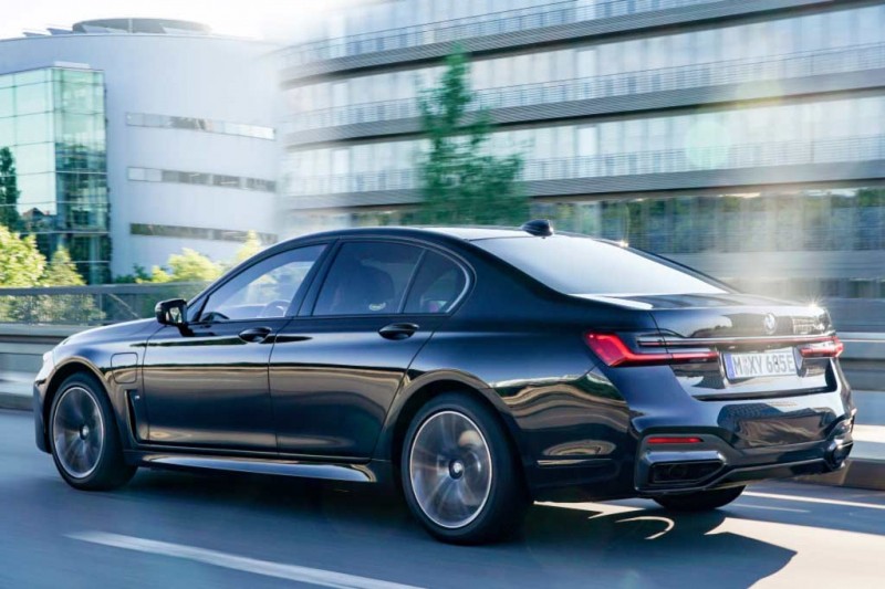 Обзор флагманской BMW 7 Series 2021: комплектации и цены, фото в новом кузове