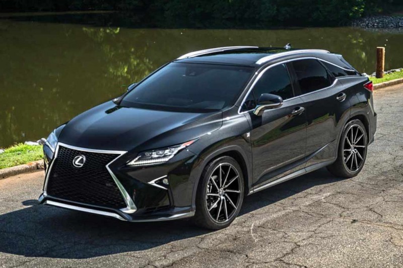 Lexus обошел немцев в топ-10 самых продаваемых премиальных авто в РФ