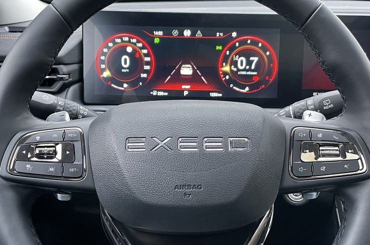 Чем премиальней шкаф, тем громче падает: тест-драйв обновленного Exeed TXL 4 Чем премиальней шкаф, тем громче падает: тест-драйв обновленного Exeed TXL