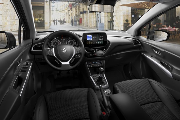 Первое знакомство с кроссовером Suzuki SX4 третьего поколения