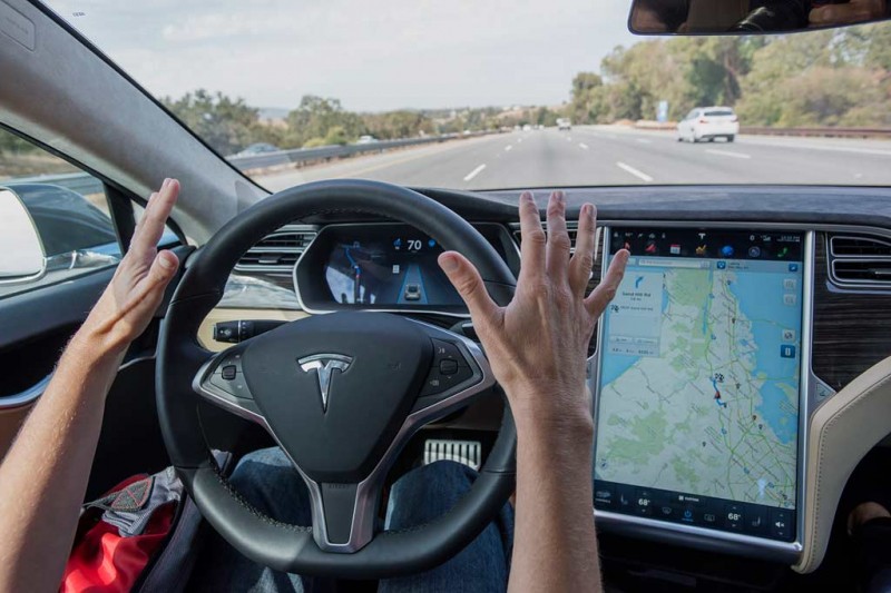 Tesla отзывает почти 12 тысяч машин из-за опасного сбоя в программном обеспечении