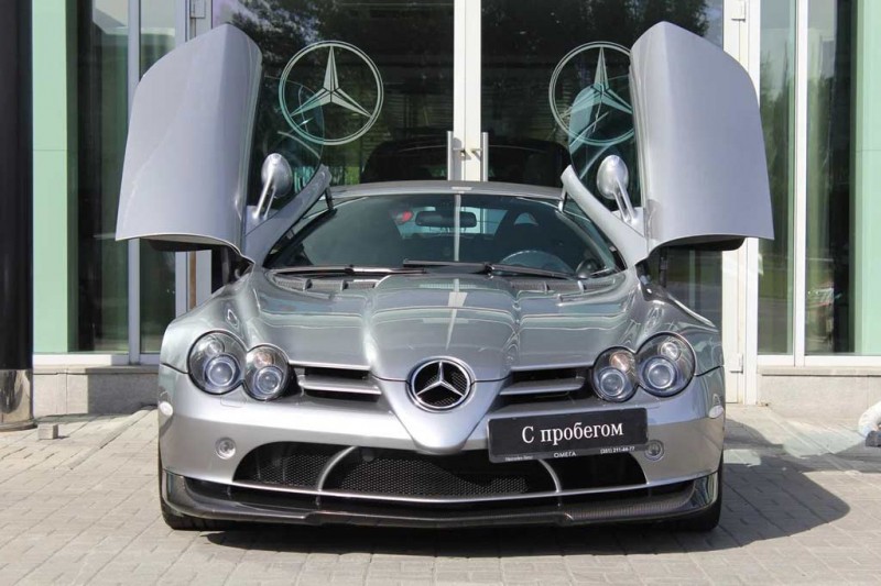 Почти новый родстер Mercedes SLR McLaren продают в Челябинске за 80 млн рублей