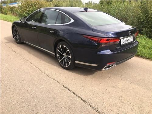 Способен ли Lexus LS 500 обыграть Mercedes 3 Способен ли Lexus LS 500 обыграть Mercedes