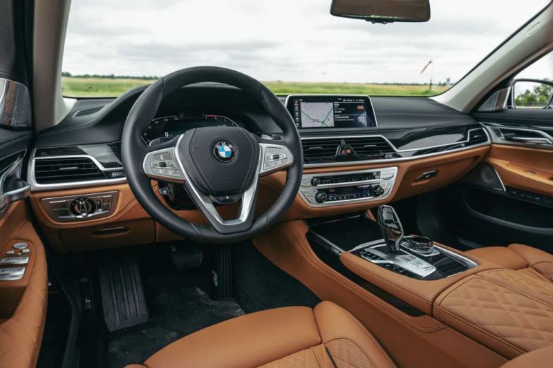 Обзор флагманской BMW 7 Series 2021: комплектации и цены, фото в новом кузове