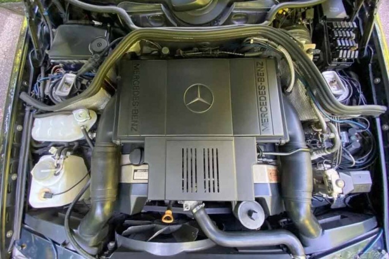 Лимитированный Mercedes 400E AMG 1993 года из Японии продали за скромную сумму