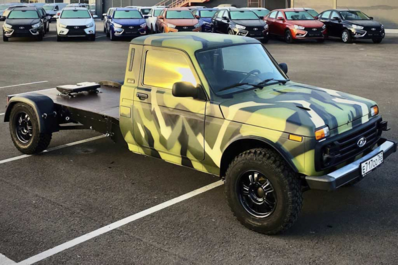 Классический внедорожник Lada Niva переделали в компактный тягач
