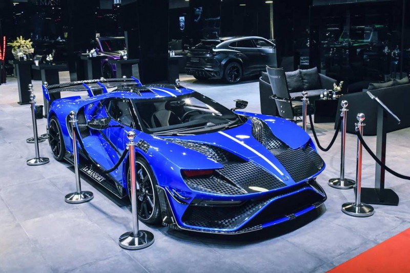 К открытию бутика Mansory в ОАЭ тюнеры подготовили спецверсии люксовых SUV 7 К открытию бутика Mansory в ОАЭ тюнеры подготовили спецверсии люксовых SUV