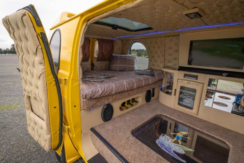 &laquo;Тусовочный&raquo; Dodge Tradesman B200 1977 года ушел с молотка за 3,0 млн рублей