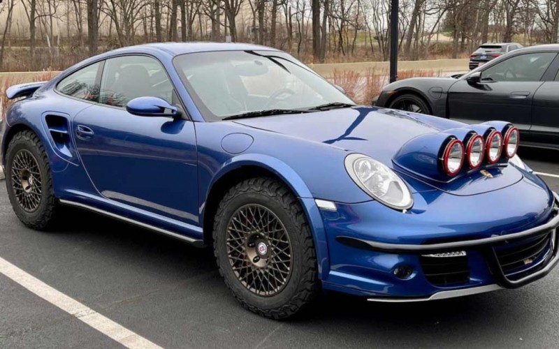 Стилизованный под версию Safari спорткар 911 Turbo колесит по дорогам Чикаго