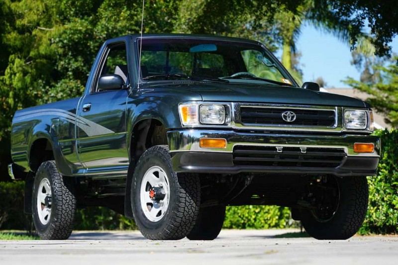 Toyota Hilux 1993 года: необычная «капсула времени» с пробегом всего 150 км