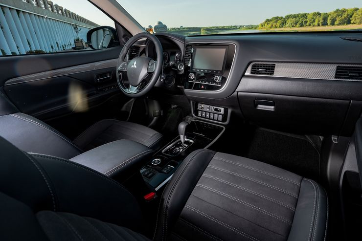 Тряхнуть стариной: сравнительный тест-драйв Mitsubishi Outlander и Nissan X-Trail
