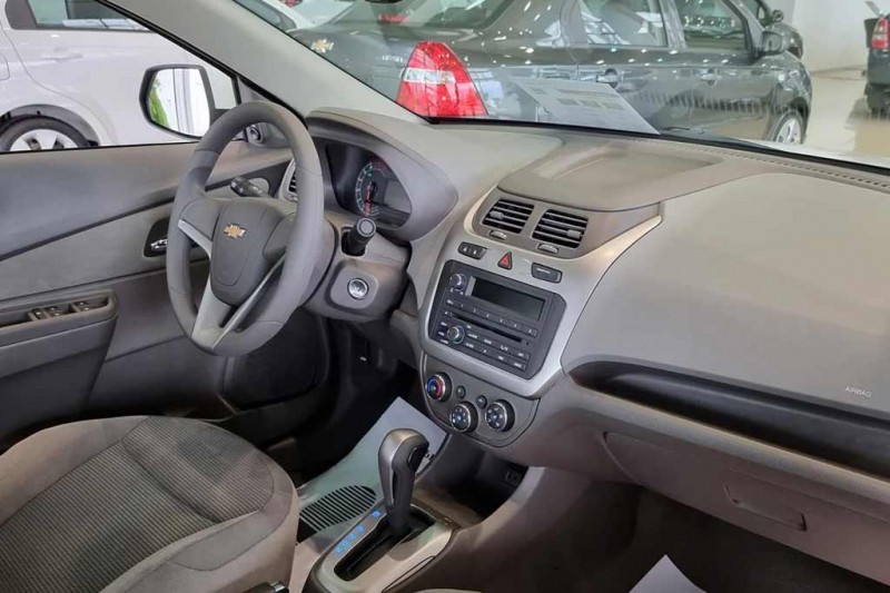 Иногда они возвращаются: обзор бюджетного седана Chevrolet Cobalt 2021