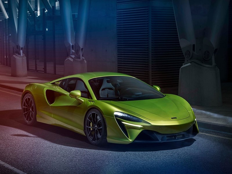 Дебют McLaren Artura задержится