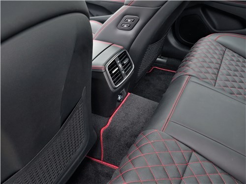 Тест-драйв Genesis G70 (поколение I рестайлинг) - Новый Genesis G70 расправляет крылья и учится летать