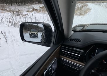 Разноклассные: тест-драйв Suzuki Jimny против Kia Mohave