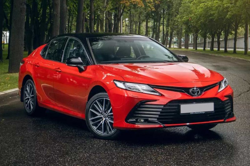 Toyota Camry GR Sport: псевдоспортивный вариант популярного седана