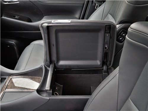 Toyota Alphard: зачем менять то, что идеально?