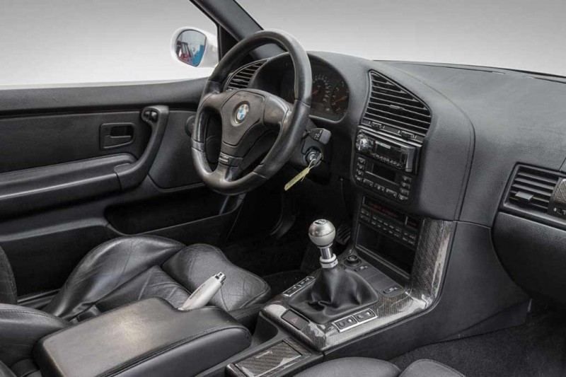 Под капотом юркой «трешки» BMW 3 Compact (E36) прописался баварский V12 5 Под капотом юркой «трешки» BMW 3 Compact (E36) прописался баварский V12