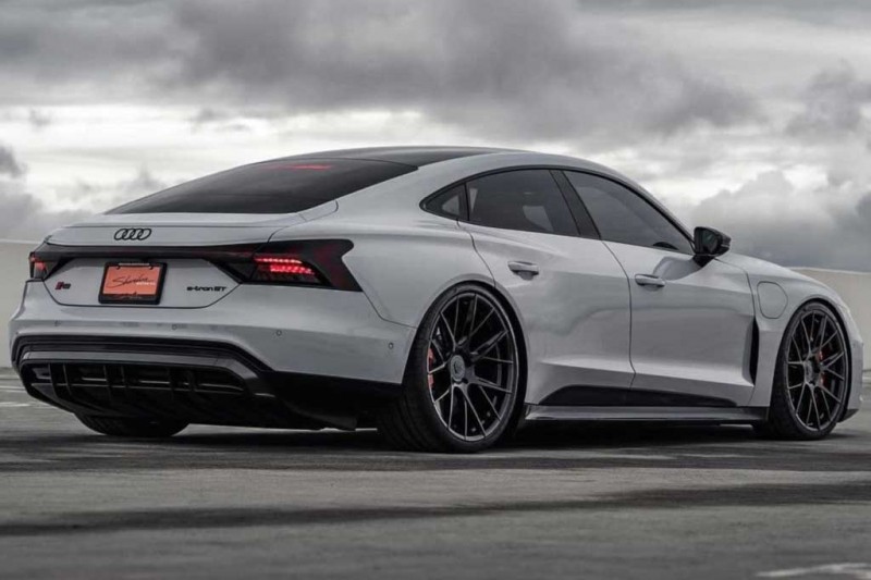 Audi перечислила новинки для России на 2022 год: загибайте пальцы