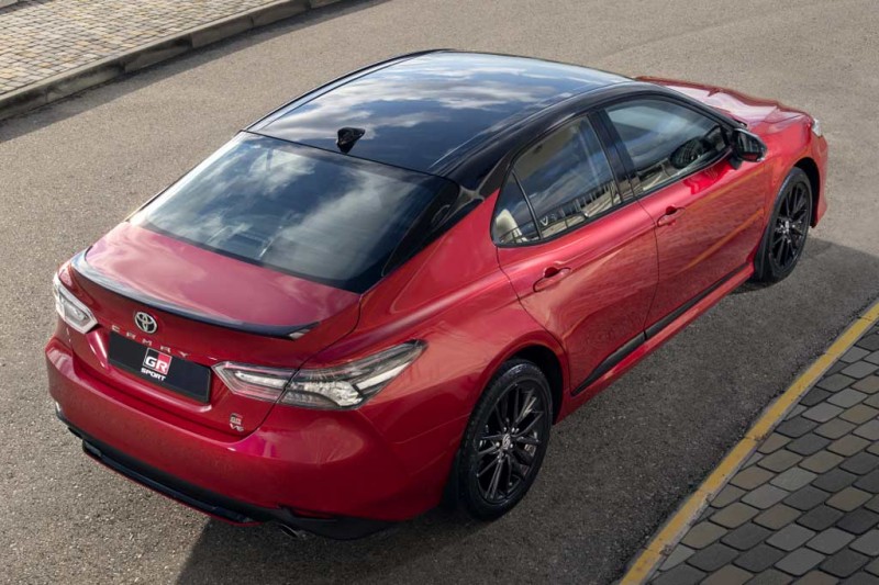 Toyota Camry GR Sport: псевдоспортивный вариант популярного седана