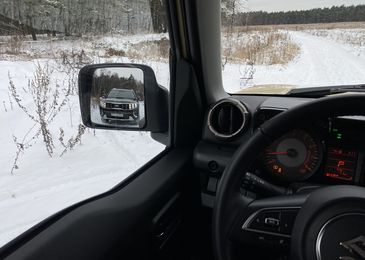 Разноклассные: тест-драйв Suzuki Jimny против Kia Mohave