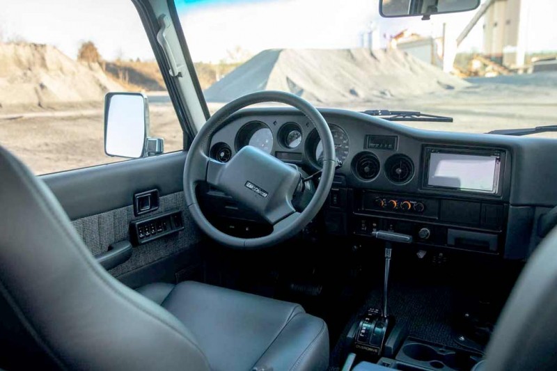 Переделку Land Cruiser J60 в рестомод с современной «начинкой» оценили в ₽13 млн 4 Переделку Land Cruiser J60 в рестомод с современной «начинкой» оценили в ₽13 млн