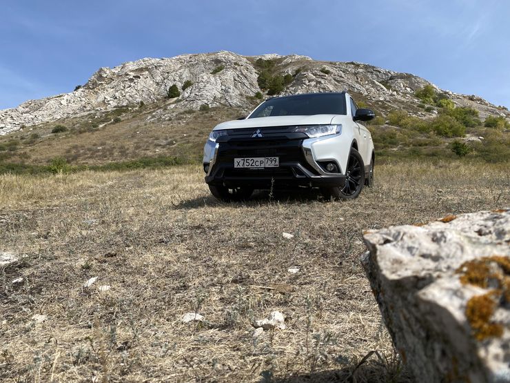 Тряхнуть стариной: сравнительный тест-драйв Mitsubishi Outlander и Nissan X-Trail