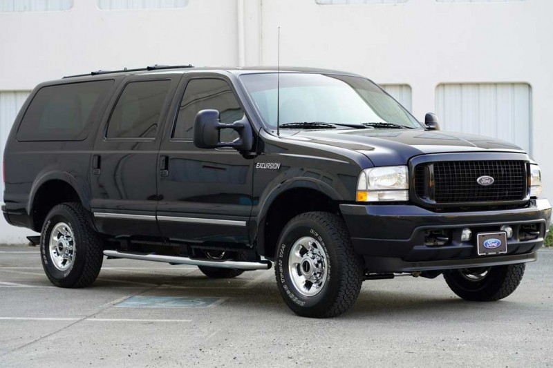 За старый внедорожник Ford Excursion Limited 2003 кто-то выложил $100 000